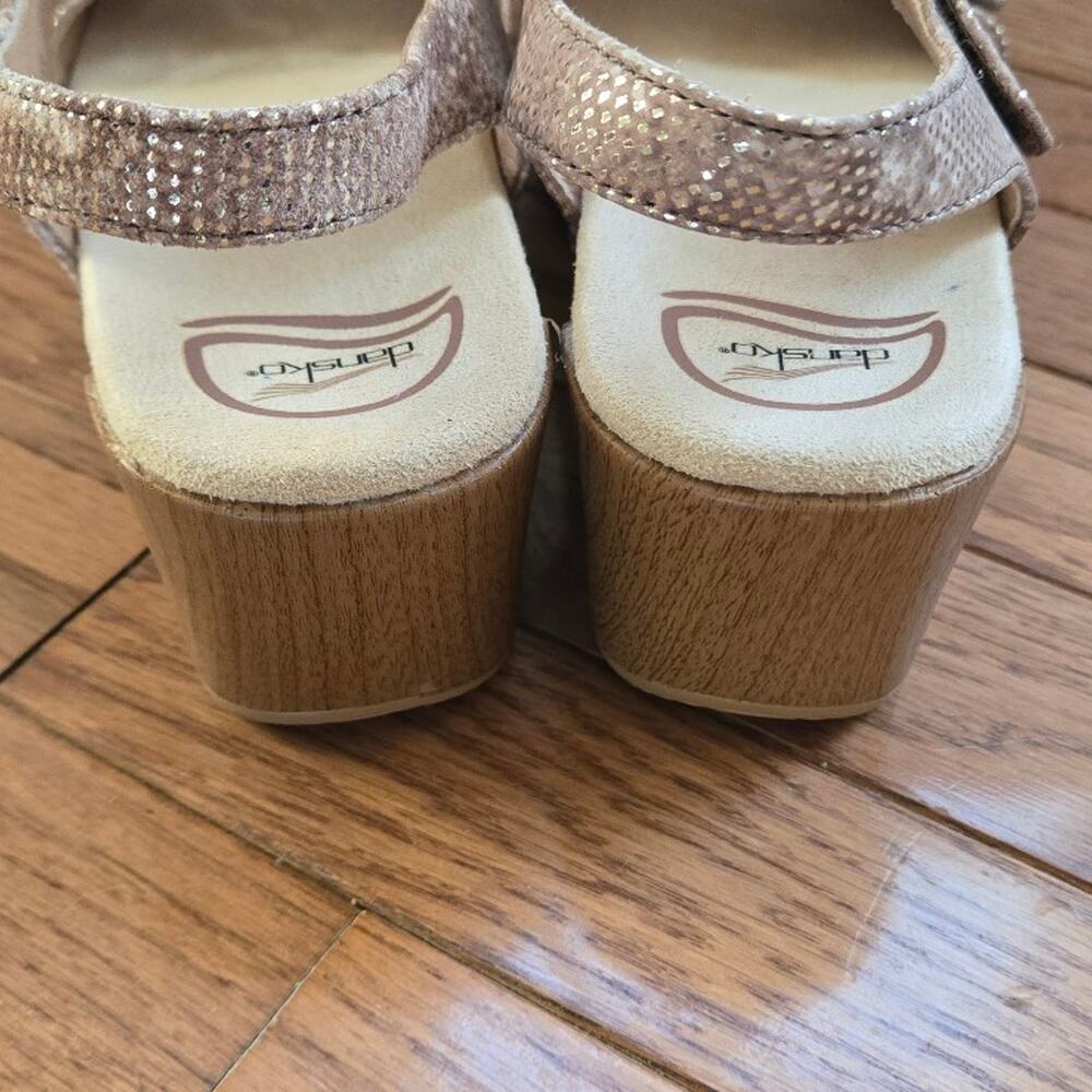 Dansko gold comfort Sandals sz 40 - Picture 6 of 7